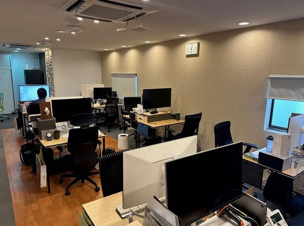 こんな暑さで出社しないとダメですか？　リモートワーク推奨企業も